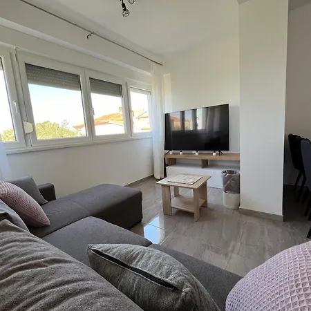Lantana Apartment